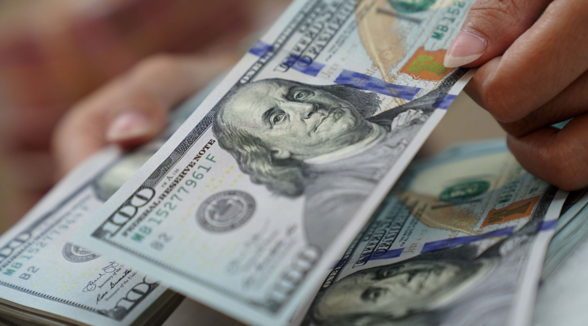 US DOLLAR 4 BLOOMBERG_0